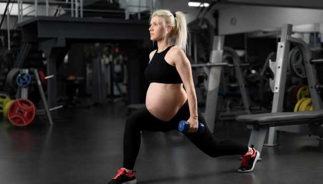 Schwangere Frau beim Sport