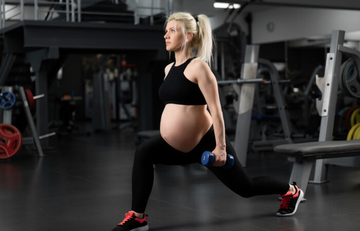 Schwangere Frau beim Sport