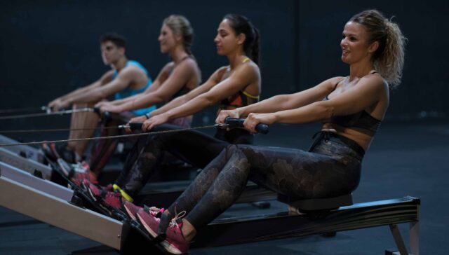 Hyrox - Frauen am Seilziehen