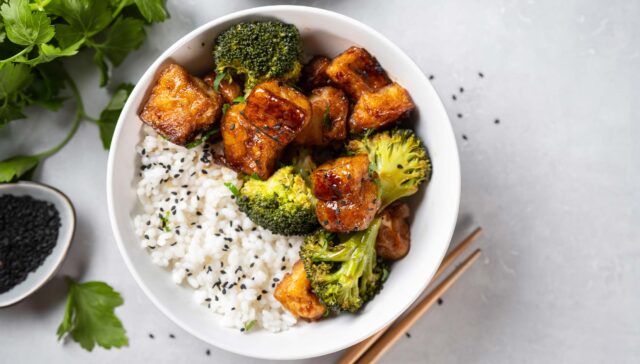 Reis mit Brokoli und Fleisch nach dem Training